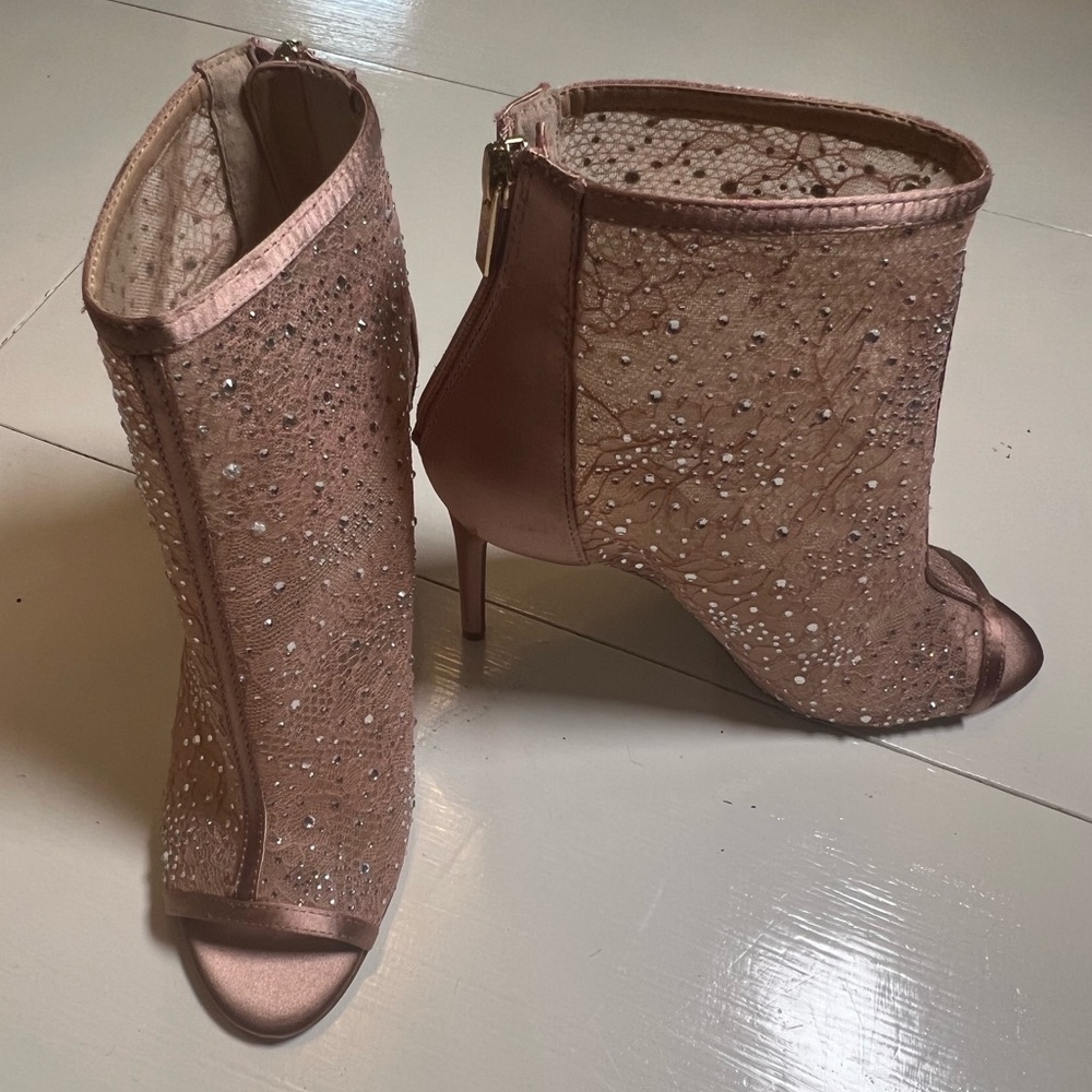 Jewel Badgley Mischka Blush Lace Booties size 6.5